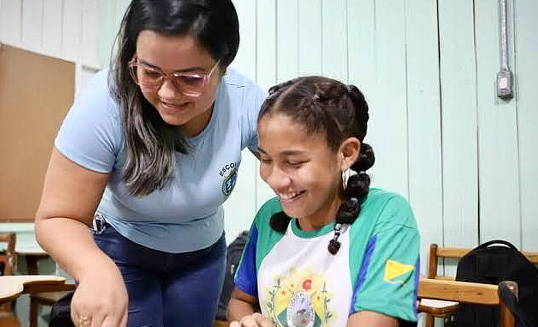 Gladson anuncia para segunda-feira, 15, pagamento do prêmio de desempenho a mais de 11 mil servidores da Educação