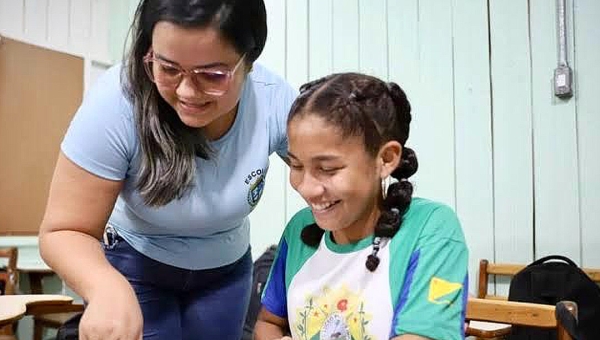 Gladson anuncia para segunda-feira, 15, pagamento do prêmio de desempenho a mais de 11 mil servidores da Educação