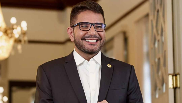 Nancy pede condenação de Gladson, mas julgamento é suspenso após pedido de vistas; governador permanece no cargo e Ptolomeu deve ser anulada no STF