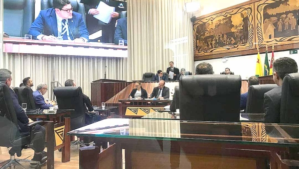 Sob pressão de servidores, Assembleia ‘esquece’ o Palácio Rio Branco e aprova emendas ousadas no Orçamento de R$ 13,8 bilhões para 2026