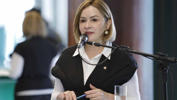 Senado aprova projeto do Descongela, e Socorro Neri celebra: “Vitória para os servidores públicos”