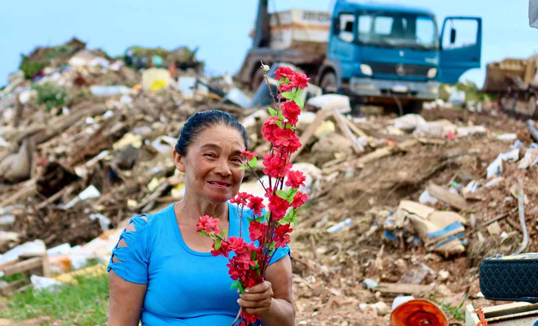 “Deus proverá”: a fé de Raimunda, que sobrevive do que o mundo descarta — “esperança que insiste em florescer”