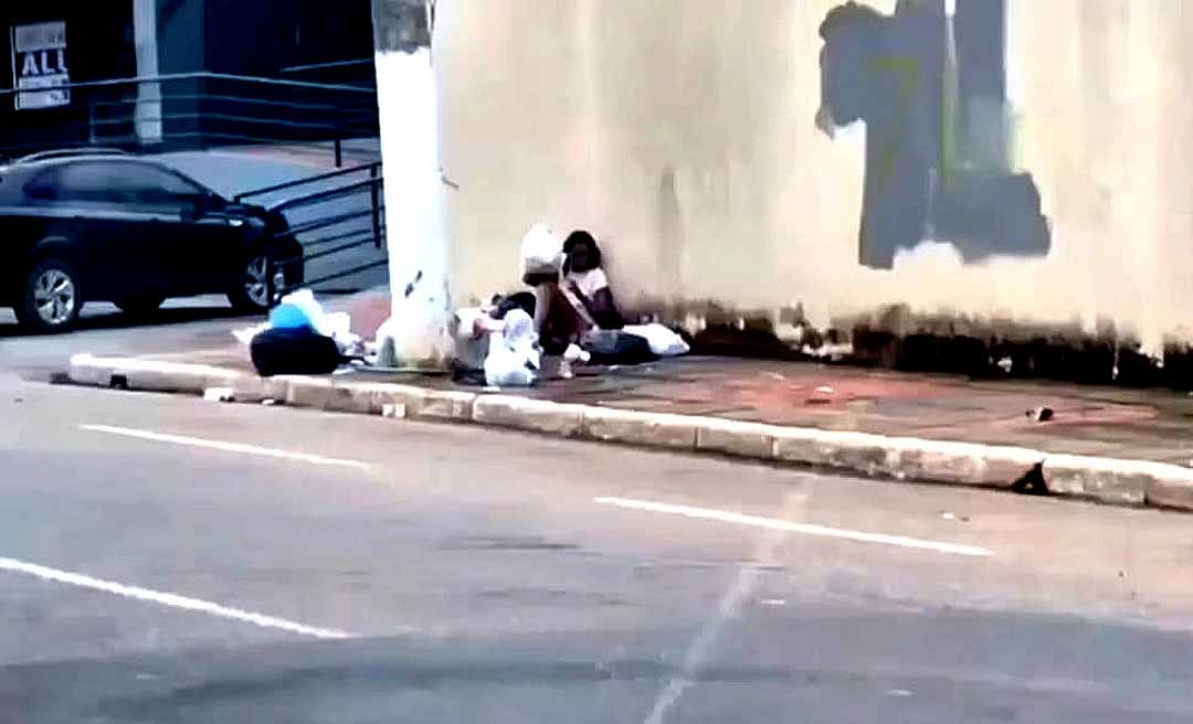 “Nem todo mundo vai ter uma ceia de Natal”: vídeo expõe realidade da população em situação de rua no Centro de Rio Branco