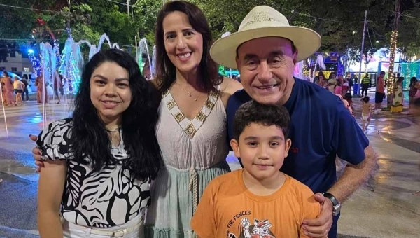 Panetones, lágrimas e pedidos por uma chance: noite de Natal emociona prefeito no Centro de Rio Branco: "Eles não estão pedindo esmola, estão pedindo uma chance"