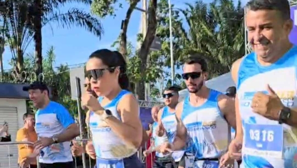 Corrida marca aniversário de 143 anos de Rio Branco; evento reuniu atletas profissionais e amadores, além de autoridades municipais