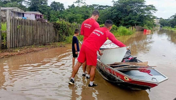 Governo mobiliza secretarias para apoio a famílias atingidas pela cheia dos rios