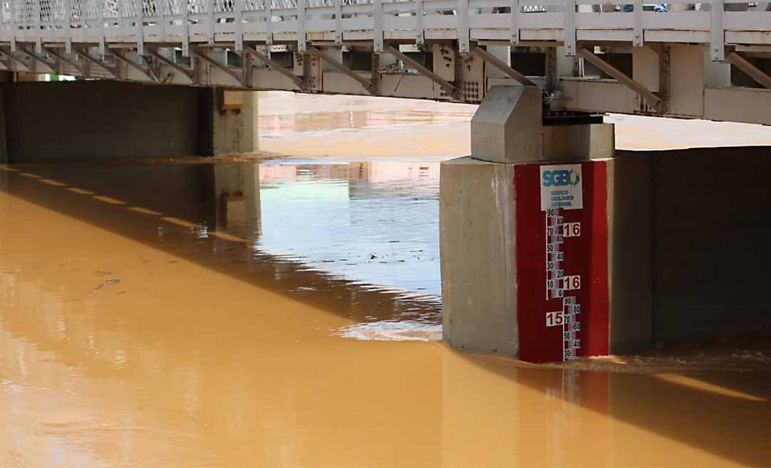 Rio Acre segue acima da cota de transbordo e número de desabrigados aumenta em Rio Branco