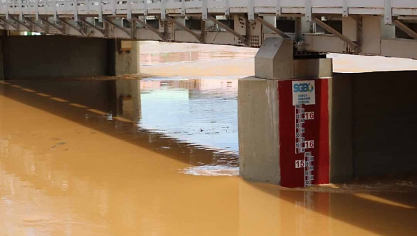 Rio Acre segue acima da cota de transbordo e número de desabrigados aumenta em Rio Branco