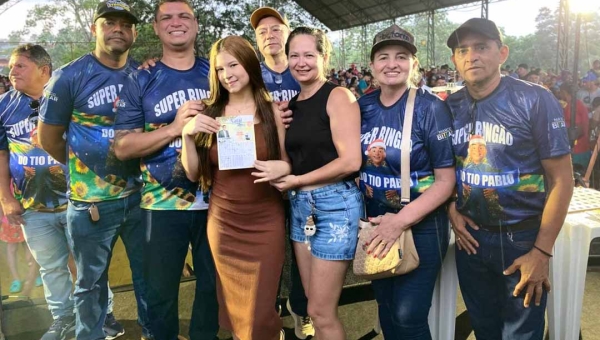 Multidão lota Bingões de Natal promovidos por Tio Pablo em Plácido de Castro e Vila Campinas