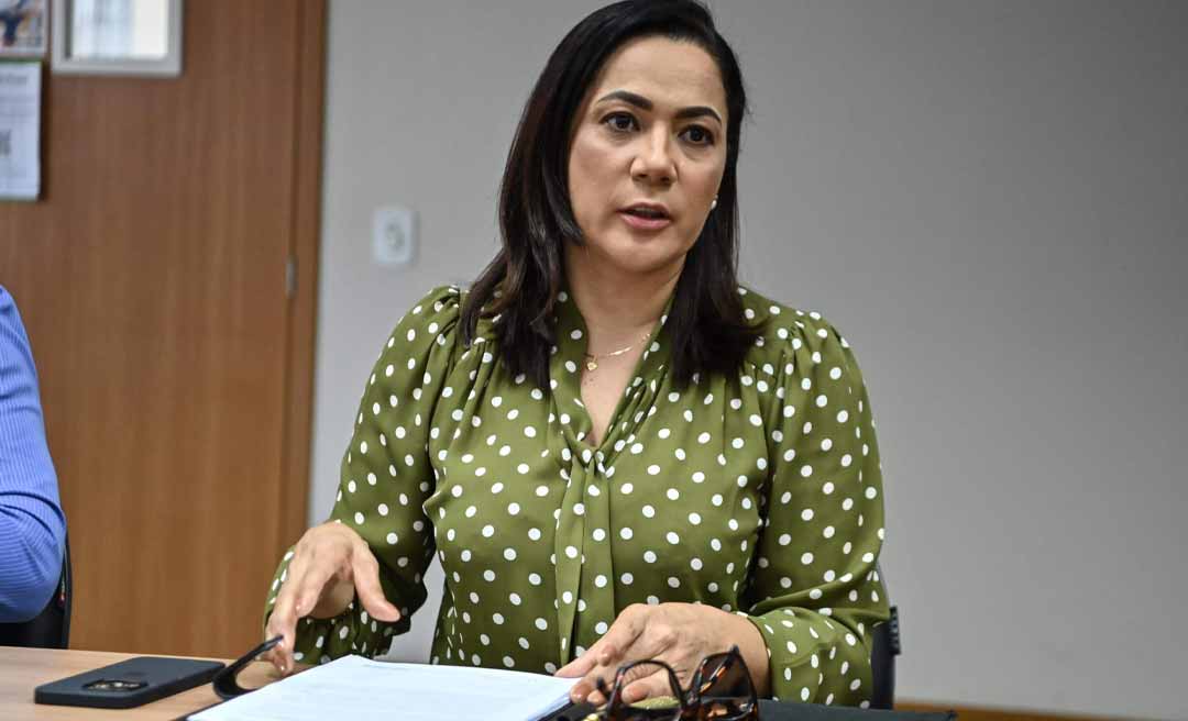 Mailza sanciona leis que garantem doação de terrenos do Estado para construção da nova maternidade em Rio Branco e para abrigar o Dnit