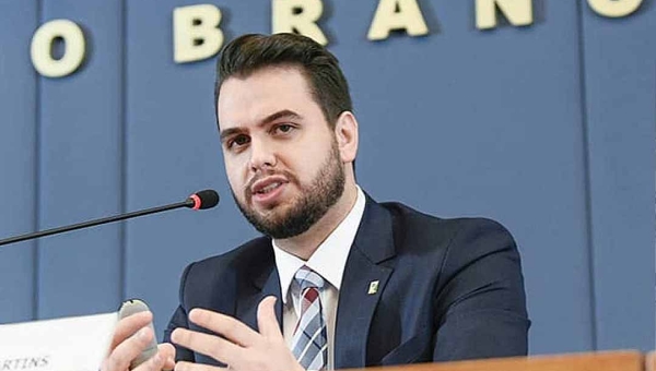 Ministro Alexandre de Moraes manda prender Filipe Martins, ex-assessor de Bolsonaro