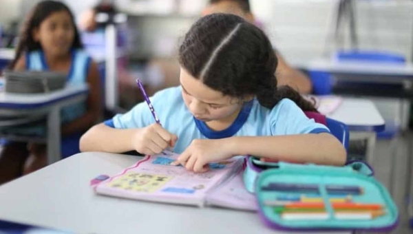 Fundeb deve movimentar R$ 370 bilhões em 2026, com alta de 8,5% para salários e investimentos