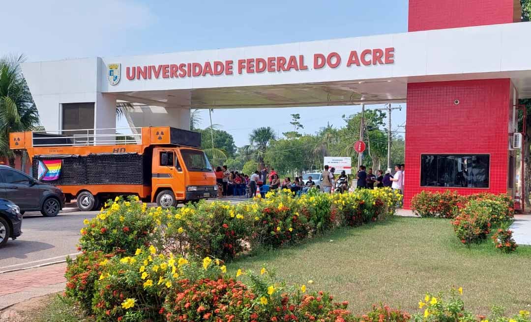 Ato no Acre marca dois anos da tentativa de golpe de 8 de janeiro com debate na Ufac