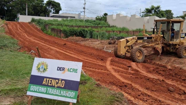 Deracre inicia obra de drenagem e pavimentação na Rua Luxemburgo, em Rio Branco