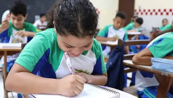 Educação antecipa planejamento e divulga início do ano letivo de 2026; previsão é para fevereiro, mas pode sofrer alterações