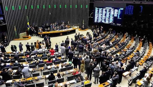 Quanto custa a política no Brasil? Gastos chegam a R$ 248 mil por minuto; manutenção da estrutura pode ultrapassar R$ 130 bilhões por ano