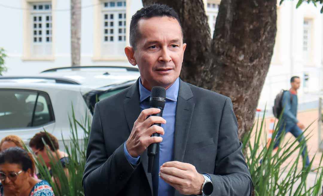 Adailton Cruz classifica a terceirização do Hospital Regional do Alto Acre como um atestado de incompetência e um retrocesso sem precedentes