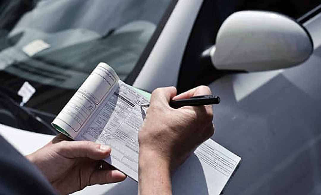 Detran/AC publica notificação de autuação por infrações de trânsito; autuados têm o prazo de 30 dias para apresentar defesa prévia