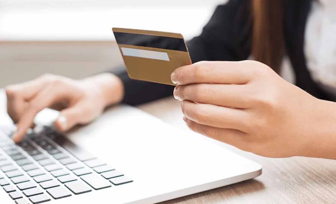 Instituição financeira é condenada a indenizar cliente por cobranças indevidas no cartão de crédito