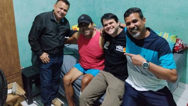 Diretoria do Sinjac visita repórter cinematográfico Jailson Fernandes após alta médica