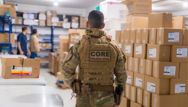 Polícia cumpre mandado na casa de servidor terceirizado da Sesacre envolvido em desvio de medicamentos