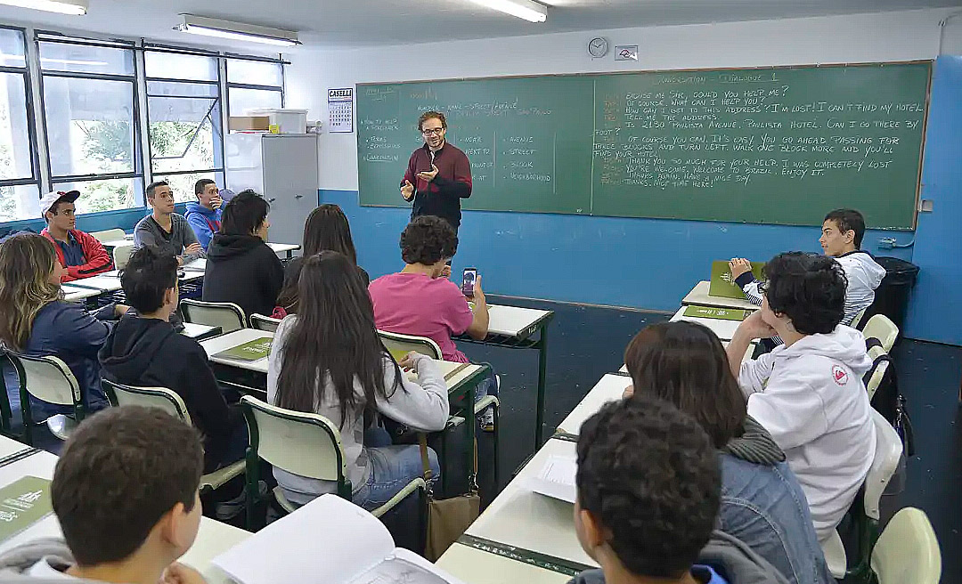 Piso nacional do magistério tem reajuste de 5,4% e vai a R$ 5,1 mil em 2026