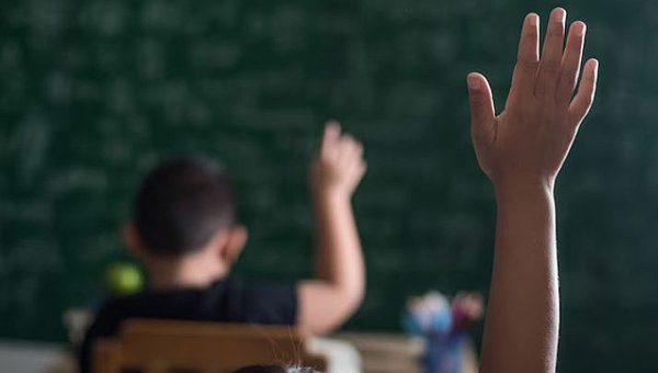 Volta às aulas aumenta risco de doenças entre crianças; médico explica como fortalecer a imunidade