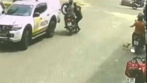 Vídeo mostra policial sendo atropelado durante abordagem em Cruzeiro do Sul