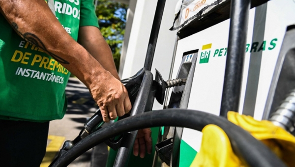 Sindepac esclarece que redução no preço do litro da gasolina anunciada pela Petrobras ainda não chegou às bombas de combustível do Estado