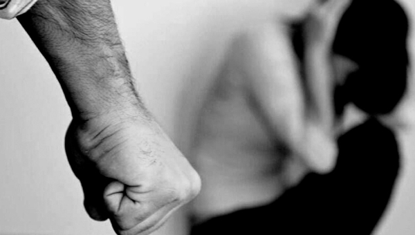 Acre sanciona lei que cria Programa de Apoio Psicológico a mulheres vítimas de violência doméstica