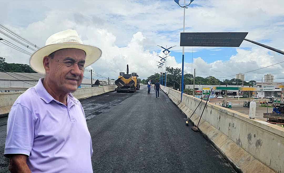 “Devagarinho a obra tá indo, mas tá indo”, diz Bocalom ao vistoriar asfaltamento do Elevado Mamédio Bittar