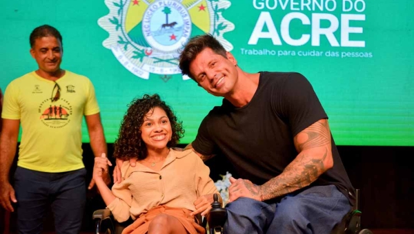 Com história de superação, palestra de Fernando Fernandes é sucesso de público em Cruzeiro do Sul