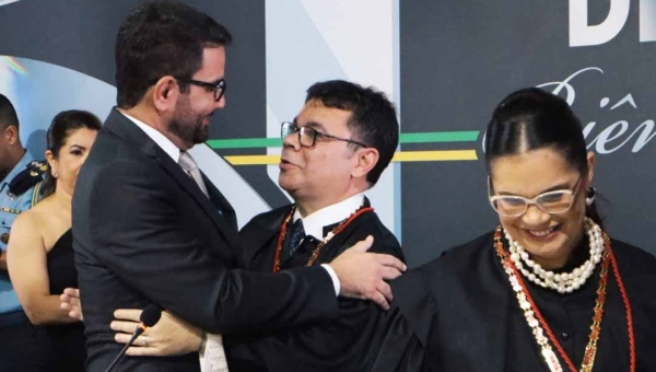 “A união dos poderes aproxima o Estado de Direito das pessoas”, diz Gladson Cameli durante posse da nova gestão do MPAC