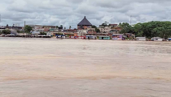 Prefeitura de Cruzeiro do Sul intensifica monitoramento do Rio Juruá após novo transbordamento