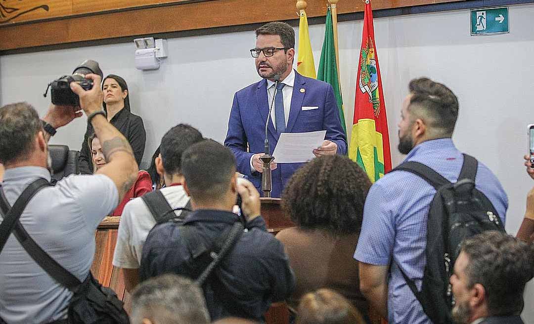 Em sua última mensagem governamental, Gladson Camelí agradece a Deus e ao parlamento e faz um balanço de seu governo