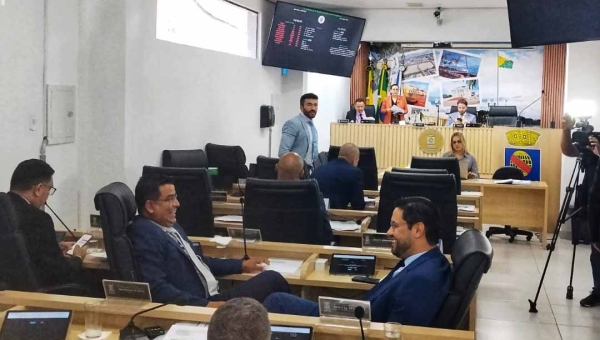 Câmara de Rio Branco derruba três vetos do prefeito Bocalom no início do ano legislativo