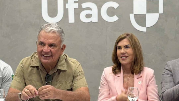 Petecão investe R$ 1,5 milhão para educação na Reserva Cazumbá-Iracema, em Sena Madureira