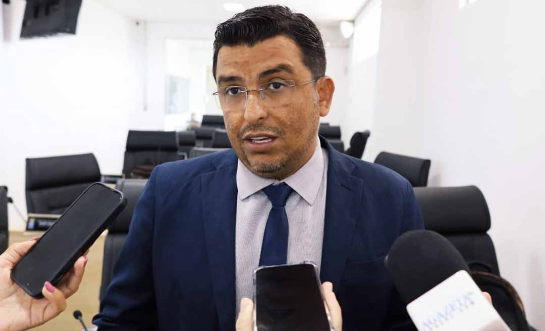 Aiache diz que redução de salários de secretários só valeria na próxima legislatura e proposta é descartada