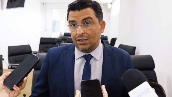 Aiache diz que redução de salários de secretários só valeria na próxima legislatura e proposta é descartada