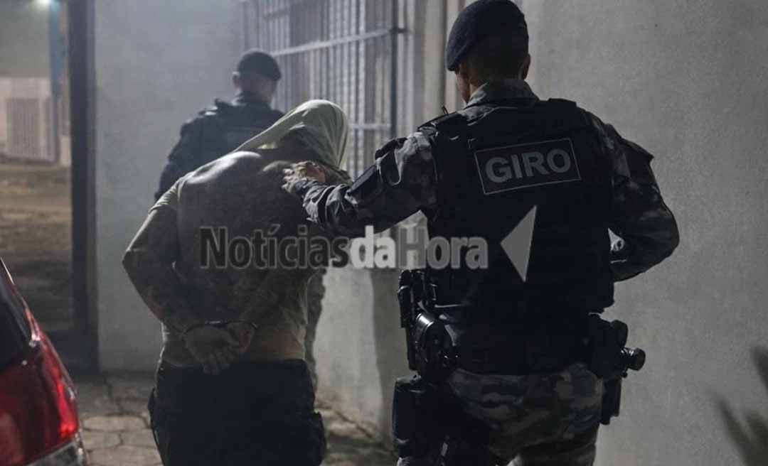 Homem é preso com pistola calibre .380 durante patrulhamento do GIRO no bairro Ilson Ribeiro, em Rio Branco