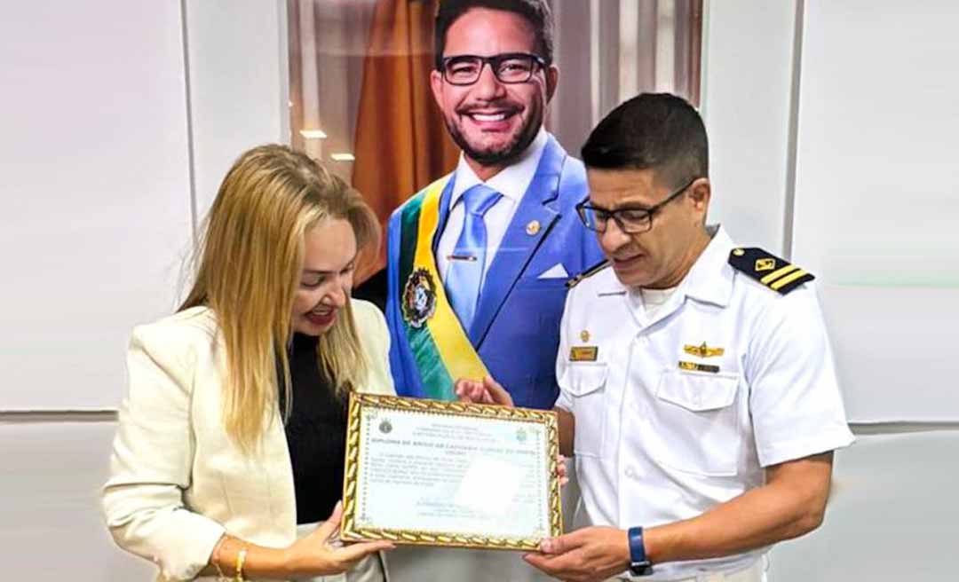 Marinha do Brasil homenageia Sula Ximenes e destaca parceria com o Deracre