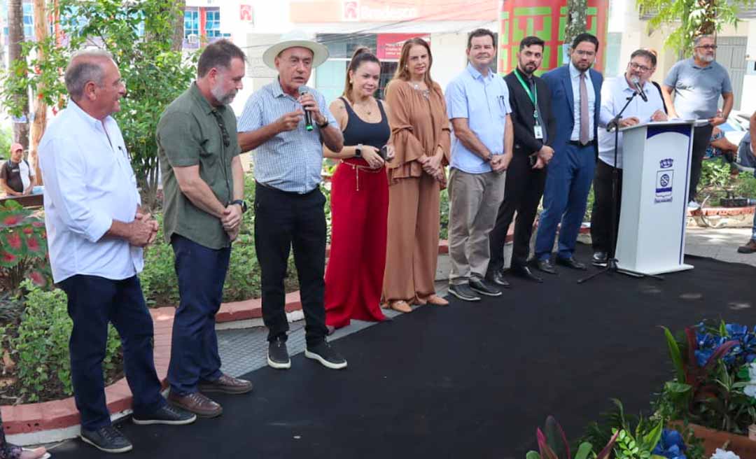 “Investir em áreas públicas é investir na qualidade de vida das pessoas”, diz Bocalom na reinauguração do Bar Municipal e entrega de praça revitalizada