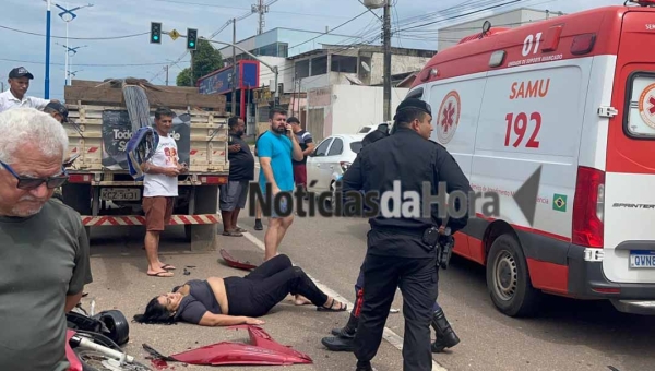 Motociclista é atropelada após colisão em sequência na Avenida Ceará, em Rio Branco