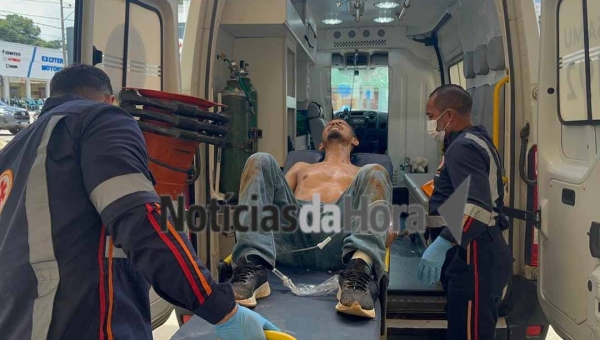 Homem reage a assalto e é esfaqueado nas costas enquanto ia para entrevista de emprego, em Rio Branco