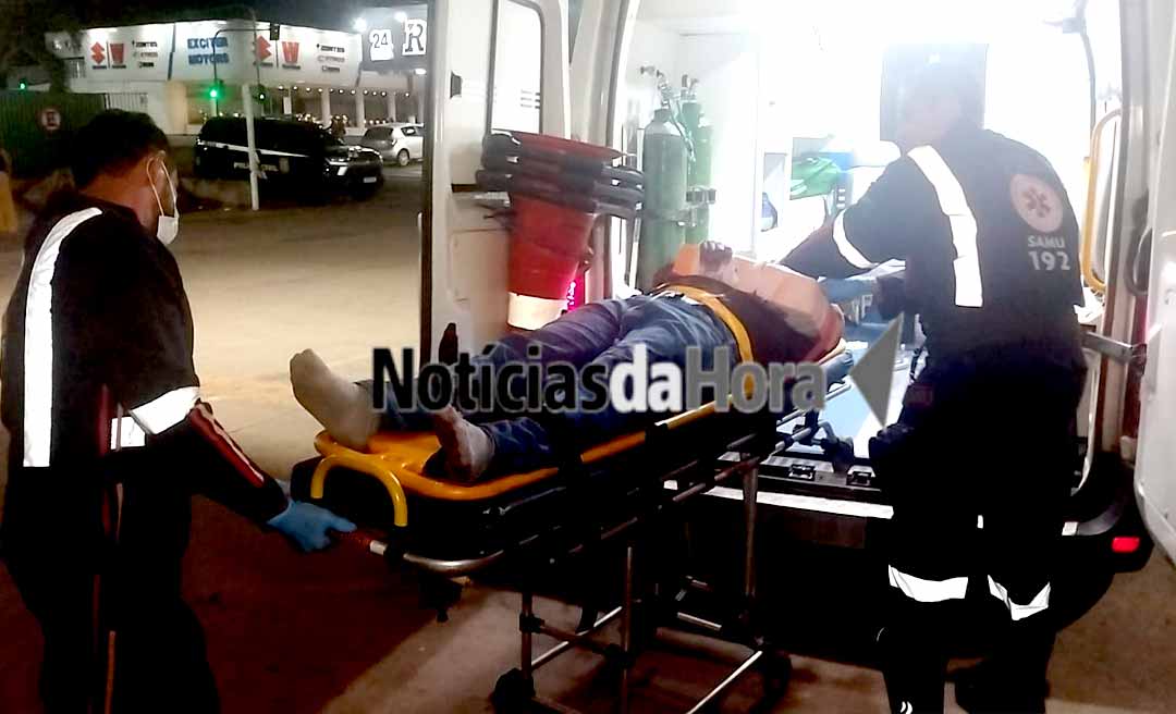 Colisão entre carro e moto deixa casal ferido na Estrada do Calafate, em Rio Branco