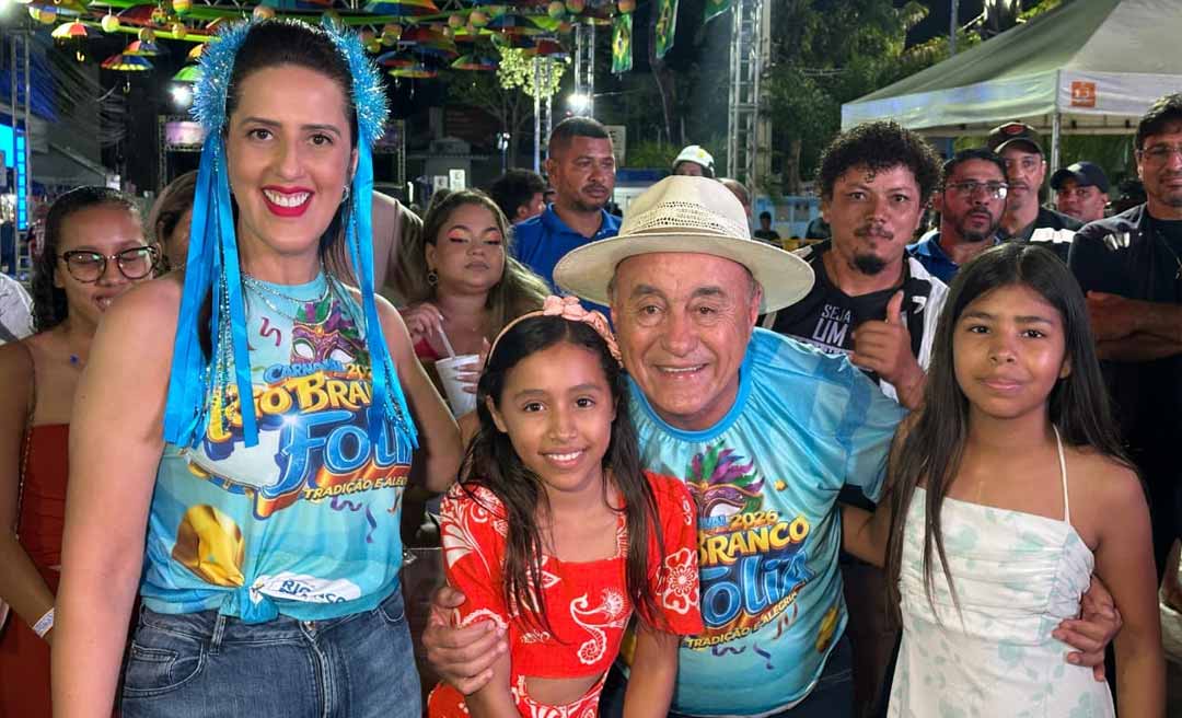 No desfile dos blocos, Bocalom explica porque abriu mão dos camarotes: “Carnaval de Rio Branco é feito junto com o povo”