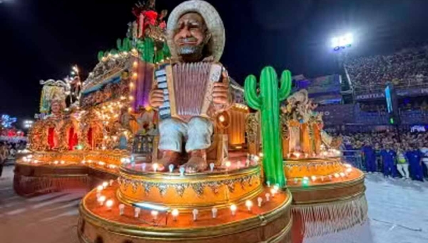 Homenagem a Lula na Sapucaí: juristas analisam se desfile da Acadêmicos de Niterói configura ilícito eleitoral