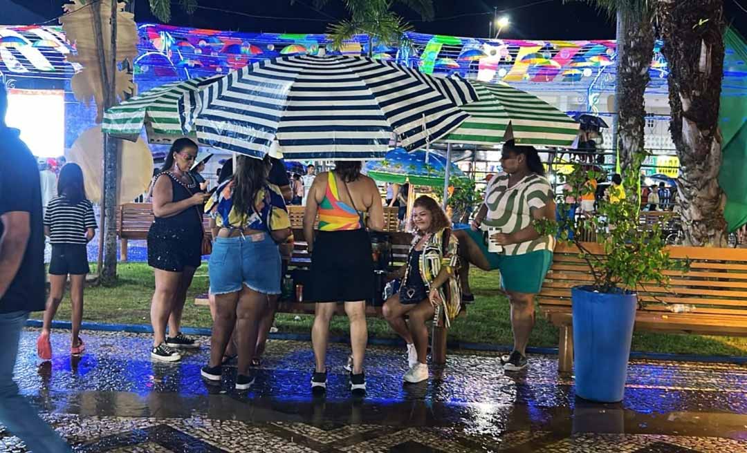 Chuva forte interrompe desfile dos blocos carnavalescos em Rio Branco e programação é remarcada para esta terça-feira