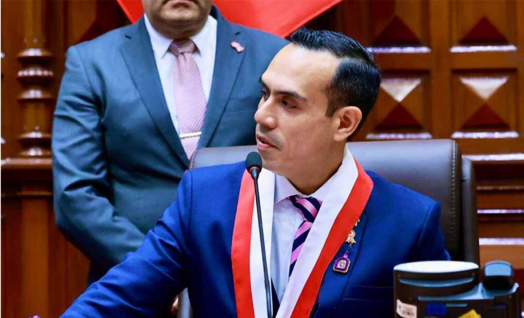 Presidente do Peru é destituído após passar apenas quatro meses no cargo