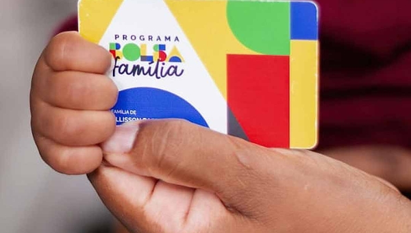 Câmara dos Deputados analisa projeto que cria "13º salário" para beneficiários do Bolsa Família